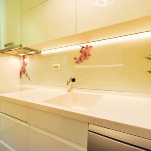 Barra LED quadrata da 18W 60cm, ideale per l'illuminazione in uffici e case, fornisce luce efficiente ed efficiente dal punto di vista energetico. - Product Image 3