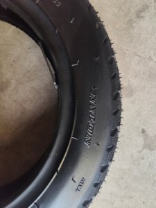 Venta Directa de Fábrica de Neumáticos Sin Cámara para Motocicletas de Varios Estilos, 3.00-10, Neumáticos de Repuesto con Garantía de Un Año - Product Image 4