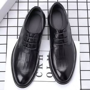 Zapatos de vestir formales de charol para hombre estilo británico con cordones, transpirables, suela de goma, con aumento de altura, para primavera y otoño - Product Image 1