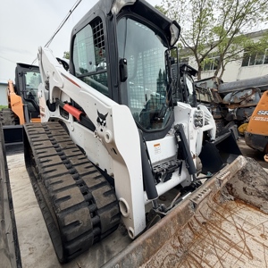 Chargeuse sur pneus d'occasion d'origine américaine Bobcat T770 avec chenilles en caoutchouc, fourche et tarière, à vendre - Product Image 6
