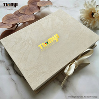 Boîte cadeau personnalisée en papier texturé spécial, style livre, avec fermeture à ruban, logo estampé à l'or, pour les faveurs de mariage, les invitations, l'emballage