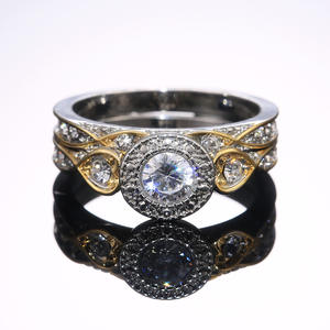 Anello di Diamanti H102 in Oro Bianco, Taglio Brillante Rotondo, Diamante Naturale, Gioiello da Donna per Fidanzamento, Colore G, Design a Cuore - Product Image 2