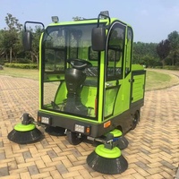 Machine de balayage routier électrique personnalisable en usine, balayeuse à quatre balais entièrement fermée pour le nettoyage des routes