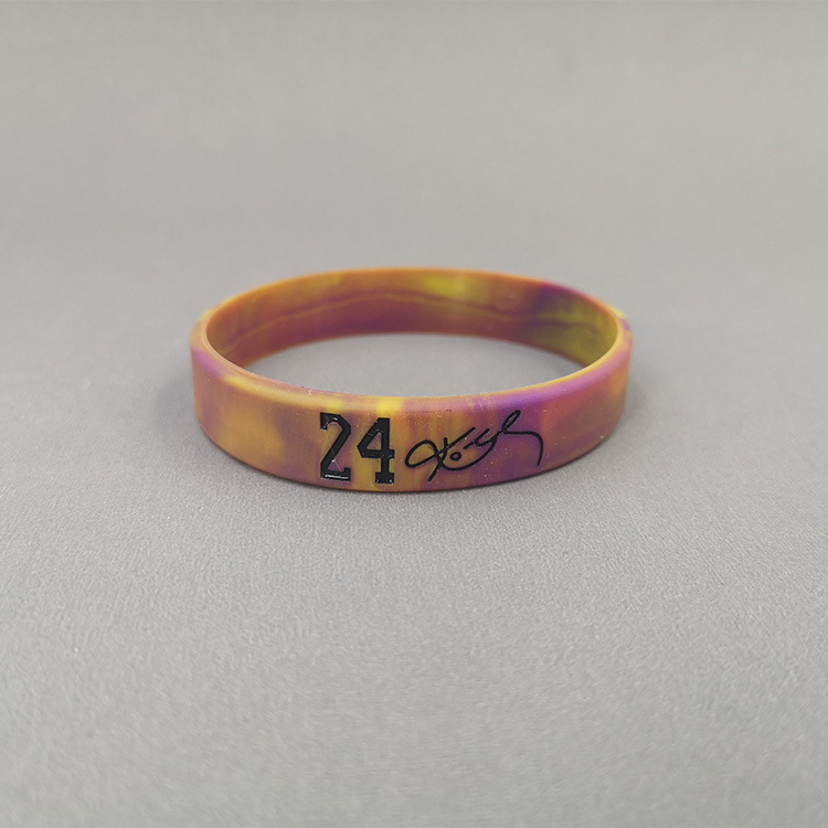 N° 24 Kobe Bryant, couleurs assorties.