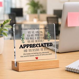 Elegante Targa da Scrivania in Acrilico con Base in Legno, Citazione Ispirazionale, Regalo di Apprezzamento per Ufficio e Casa, Placca Motivazionale - Product Image 1