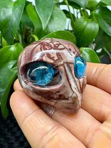 Crânes d'Aliens Sculptés en Cristal Naturel et Pierres Semi-Précieuses, Ornements en Cristal Sculpté pour la Décoration de Bureau - Product Image 3