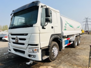 Camión cisterna de agua por aspersión de 20cbm, transmisión manual usada, rueda motriz 6x4 a la venta - Product Image 5