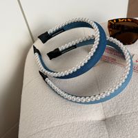 Nouveaux serre-têtes en satin perlé d'usine OEM, bandeaux polyvalents mignons et élégants pour femmes, barrettes de maintien des cheveux pour l'extérieur, accessoires capillaires