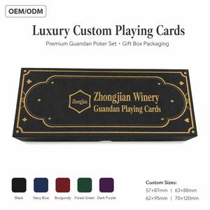 Cartes à Jouer Personnalisées de Luxe OEM/ODM en Papier avec Boîte Cadeau Noire à Feuille d'Or, 4 Jeux de Cartes Écologiques et Durables pour le Poker avec Guide Stratégique - Product Image 1