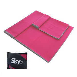 منشفة رياضية خفيفة الوزن مصنوعة من الألياف الدقيقة مع حقيبة حمل وتصميم مخصص للشعار - Product Image 4