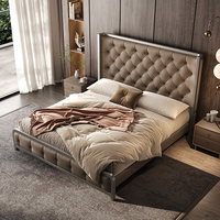 Lit Double de Luxe Industriel Moderne en Cuir Véritable avec Cadre Métallique, Lit Capitonnée King Size, Meuble de Chambre Designer