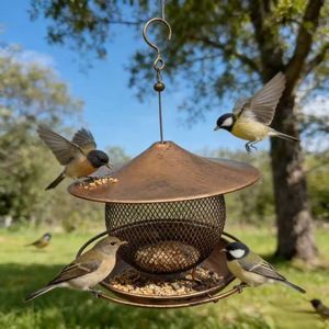 Mangeoire à oiseaux en métal arrondie 19x19x13, durable, à suspendre en extérieur pour jardins et cours - Product Image 4
