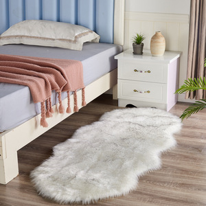 Alfombra de Felpa Irregular Rosa, Alfombra de Pelo Sintético Antideslizante para Dormitorio, Sala de Estar, Alfombra Decorativa de Color Sólido con Forma Novedosa - Product Image 3