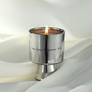 Bougie parfumée en cire de soja Free Space dans un pot en métal, design minimaliste, décoration d'intérieur, aromathérapie, parfum floral végétal - Product Image 1