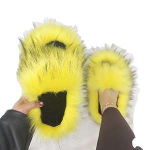 Pantoufles en fausse fourrure 2024 femmes hiver en peluche chaud maison plat diapositives <span class=keywords><strong>laine</strong></span> mongole tongs filles fourrure chaussures mignon pantoufles - Product Image 1
