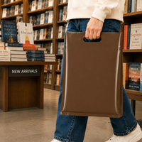 Sacs en plastique personnalisés, imperméables, durables, avec poignée découpée, logo personnalisé pour l'emballage de vêtements, de produits de beauté et de vente au détail