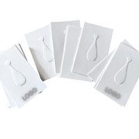 Cartes en papier en coton gaufré avec logo estampé à chaud pour emballage de parfum de luxe échantillon d'affichage cosmétique carte de visite personnalisée