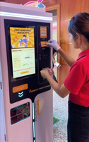 Kiosque d'échange de jetons/cartes FUNOVA D08 pour parcs d'attractions avec trémie à double moteur, conçu pour être un distributeur automatique écoénergétique