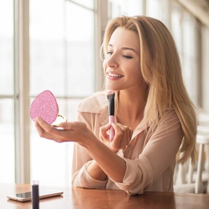 Espejo de Maquillaje Portátil de Mano, Mini Espejo de Bolsillo Plegable de Doble Cara con Forma de Corazón Plateado - Product Image 3