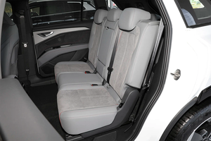 Voiture d'occasion Q5 E-tron <span class=keywords><strong>2023</strong></span> 40 E-tron Star Edition Pack Mecha Conduite à Gauche 7 Places Grand Espace SUV Purement Électrique Prêt à l'Exportation - Product Image 4