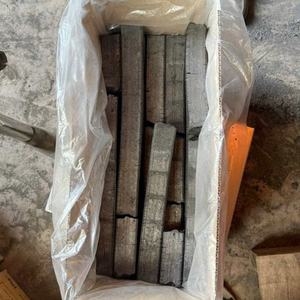 Charbon de bois en briquettes carrées à haute valeur calorifique A pour chicha, valeur calorifique jusqu'à 7800 Kcal, emballage standard boîte de 15 kg - Product Image 4