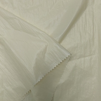 Tissu en taffetas froissé de nylon 20D semi-transparent, doux, chaud et respirant avec finition cirée pour doudounes et sacs d'hiver