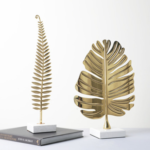 Contemporain en métal d'art décoratif en laiton plaqué feuille forme sculpture - Product Image 2