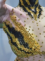 Combinaison moulante en maille élastique ornée de strass pour la danse
