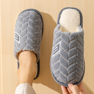 Pantuflas de invierno y otoño para hombre y mujer, zapatos de algodón cálidos y cómodos para interiores y exteriores. - Product Image 4
