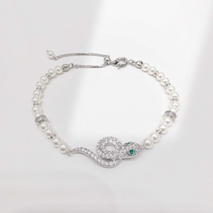 Pulsera de plata de ley 925 personalizada con dije de serpiente, circonita verde, estilo hip hop, perla y chapado en oro para mujer. - Product Image 1