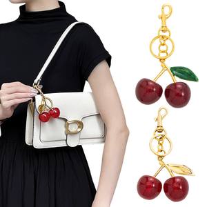 Dije de Cereza para Bolso, Colgante de Llavero de Cereza, Accesorio de Plástico en Resina Brillante para Carteras y Bolsos <span class=keywords><strong>Coach</strong></span>, Color Rojo - Product Image 6
