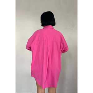 Camisa de Popelina Extra Grande para Mujer, Color Fucsia, con Bolsillos Dobles y Diseño de Botones, para Uso Diario - Product Image 1