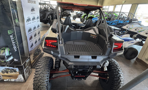 รถอเนกประสงค์ Teryx KRX 1000 Rock Edition Turbo สำหรับขับขี่ออฟโรด เครื่องยนต์ 999 ซีซี 110 แรงม้า แบบสองสูบเรียง ระบบเกียร์ CVT ระบบกันสะเทือนสำหรับงานหนัก สำหรับขับขี่บนพื้นที่ขรุขระ - Product Image 4