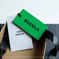 Étiquettes volantes écologiques Étiquettes volantes haut de gamme en papier épais personnalisées de couleur durable pour vêtements