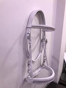 บังเหียนม้าสีขาวแบบดีลักซ์ พร้อมประดับคริสตัลที่สายรัดจมูกและสายคาดหน้า มีหลายสีและหลายขนาด - Product Image 3