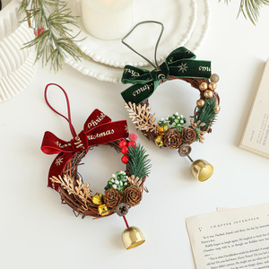 Adornos Navideños Rústicos con Campanas, Piñas y Lazos Navideños con Cascabeles y Piñas - Product Image 2