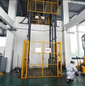 ลิฟต์ขนส่งสินค้าแบบรางคู่ 3 ชั้น 2 ชั้น สำหรับคลังสินค้า ลิฟต์ไฮดรอลิกสำหรับขนส่งสินค้าก่อสร้าง - Product Image 1