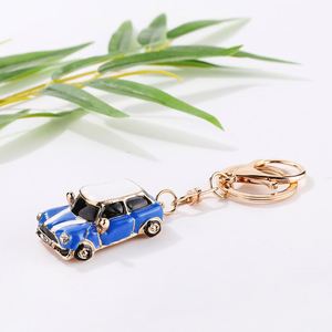 Porte-clés en métal en forme de mini-voiture de dessin animé, avec strass, modèle de voiture, pendentif tendance, décoration pour sac de course, vente en gros - Product Image 4