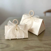 Boîte à bonbons de mariage crème, design minimaliste européen |   Boîte d'emballage de luxe pour cadeaux de mariage, logo personnalisé, directement de l'usine