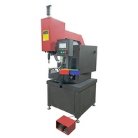 Système de rivetage à moteur avec machine d'insertion de fixations entraînée par pompe et nouvelle machine d'insertion de fixations