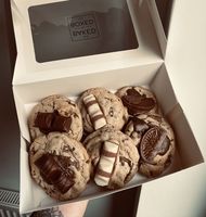 Biodegradable Material Disposabal Packaging with Bow Donut Pastry Macaron Box with Transparent PET Window