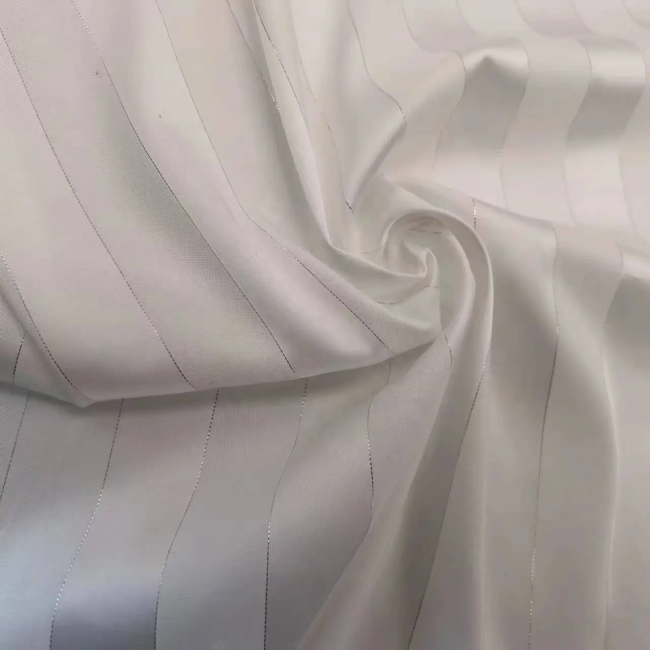 Terno para vestidos 50D Prata Lurex Wide Strip Chiffon Satin Tecido Impresso Tecido Branco Stretch Crepe