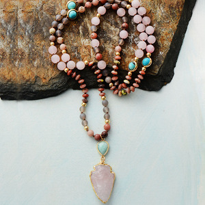 Collier pendentif flèche en quartz rose, chaîne perlée en pierre naturelle, bijoux à porter au quotidien, design géométrique, origine Yiwu - Product Image 1