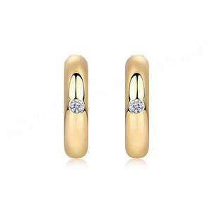 Boucles d'oreilles clous ForeverStar plaquées or 18 carats avec moissanite certifiée, design tendance - Product Image 4