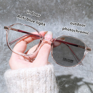 Lunettes Photochromiques Anti-Rayonnement pour Femmes Hommes, Lunettes d'Ordinateur Anti-Lumière Bleue, Lunettes de Soleil Anti-UV pour Femmes - Product Image 2