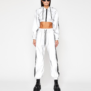Giacca a Vento da <span class=keywords><strong>Donna</strong></span> Personalizzata con Zip Frontale, <span class=keywords><strong>Oversize</strong></span>, Riflettente, <span class=keywords><strong>Impermeabile</strong></span>, di Alta Qualità - Product Image 4
