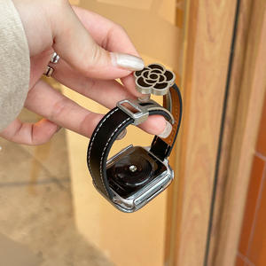 <span class=keywords><strong>Bracelet</strong></span> de montre intelligente pour <span class=keywords><strong>femme</strong></span> en <span class=keywords><strong>cuir</strong></span> magnétique de luxe pour montre 40 mm/44 mm/49 mm - Étanche et durable - Product Image 4