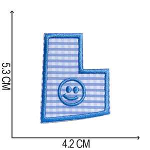 Toppa Ricamata Personalizzata 50MM con Faccina Sorridente e Lettere A-Z, Applicazione da Cucire o Termoadesiva per Giubbotti e Abbigliamento per Bambini - Product Image 4