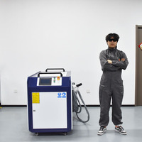 Machine de nettoyage laser portative de type chariot 6000W pour l'élimination de la rouille et de la peinture, idéale pour une utilisation industrielle extérieure et sur chantier
