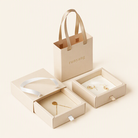 Boîte à bijoux personnalisée rose poudré avec poignée en ruban, emballage cadeau rigide de luxe pour les marques de bijoux
